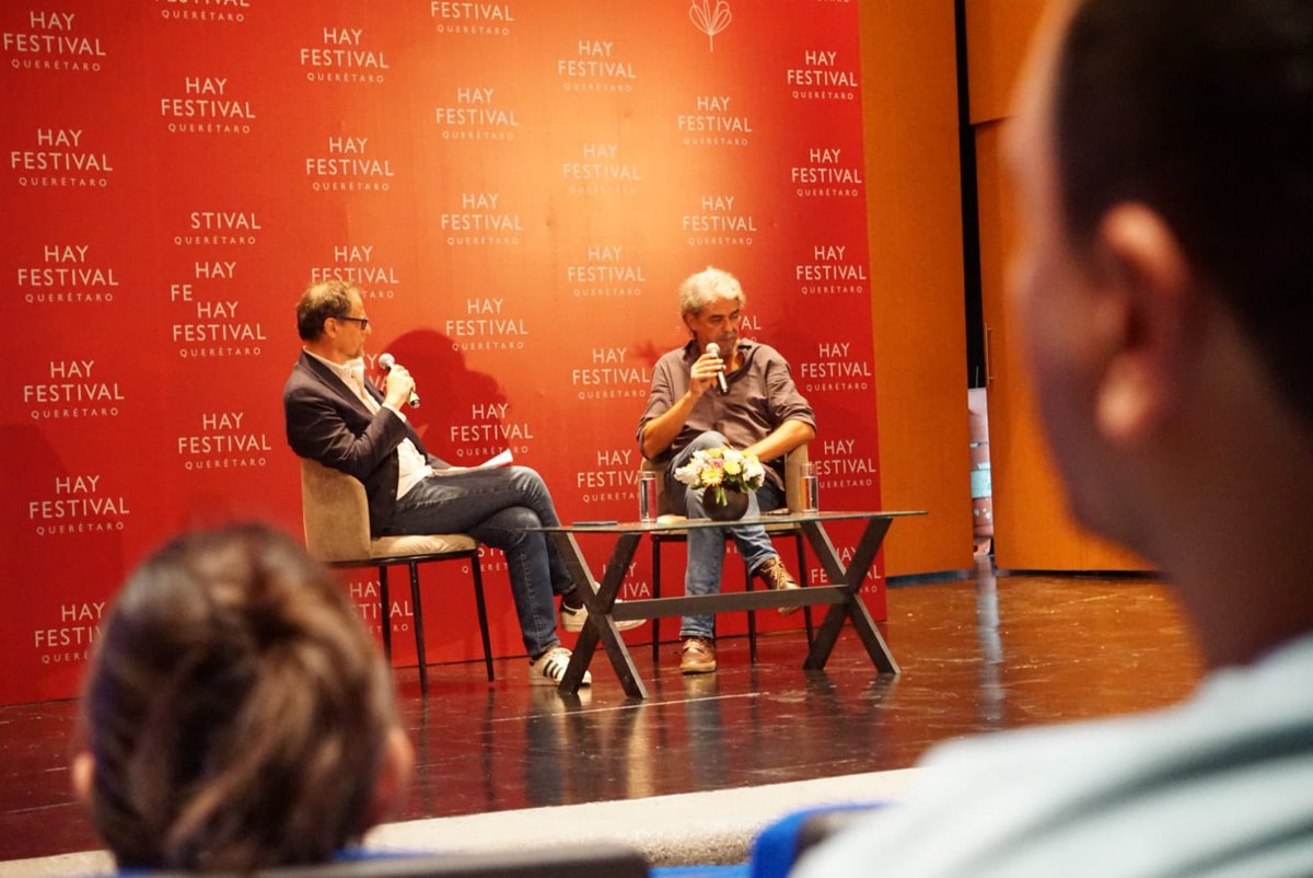 hayfestival_esp's tweet photo. 🎬 “Joaquin siempre dice lo que piensa, no tiene filtros. Lo valoro mucho por su honestidad. Él me buscaba como interlocutor, la película es una larga conversación”.

@LeonAranoa en conversación con @jmahrens en #HayQuerétaro23, con su más reciente documental sobre #JoaquínSabina https://t.co/GZnnaEdwcW