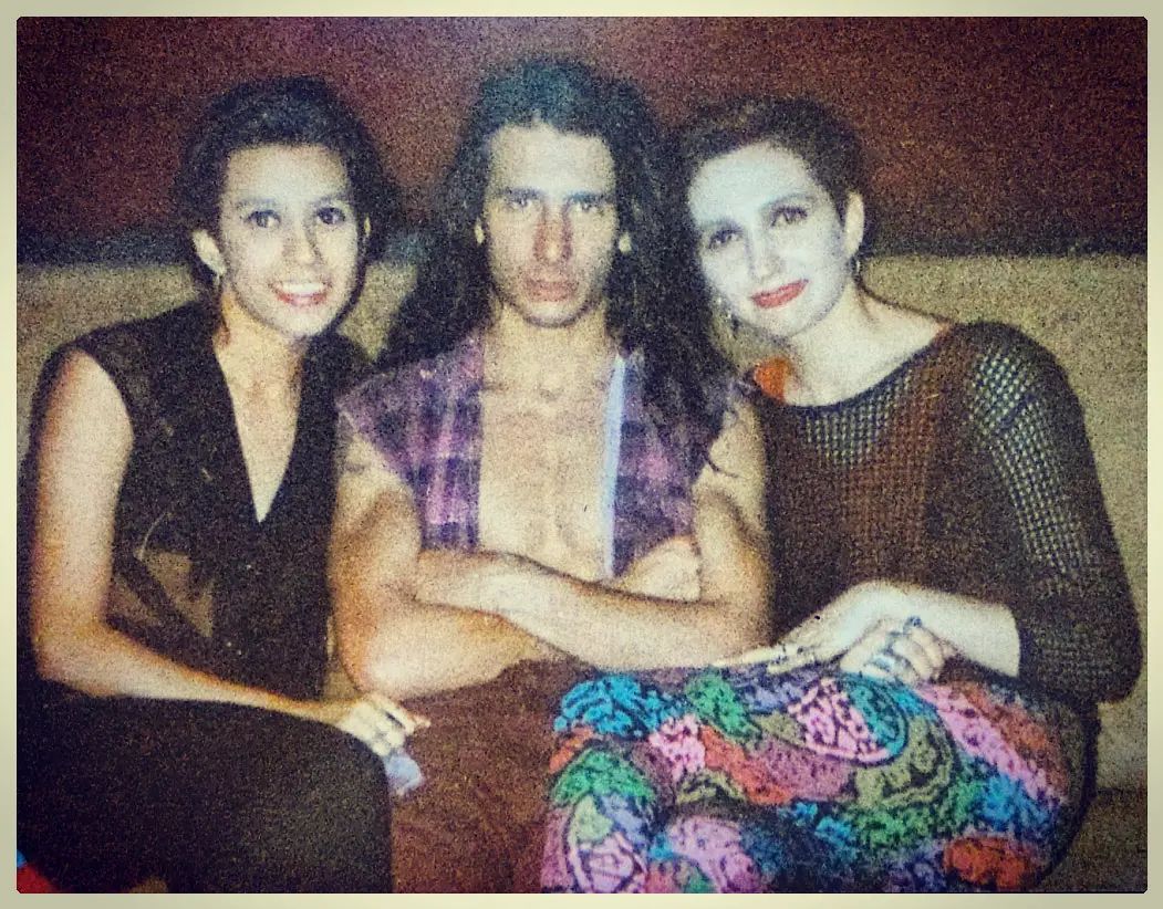 ComunidadAtlan1's tweet photo. 👽🗯 #Sábado de Oldys!

Una burbuja en el tiempo....🫧

👽🔄 #Reposted  @lady_andujar_rivas

Con #AlejandroAlaci y my #sister año 1991/2 #recital de #LosBrujos en #5taavenida  Av.Cabildo y Juramento - #belgrano 👺❤️👹

#LosBrujos #Beatcore #RockSonico https://t.co/7iiplTIQsQ