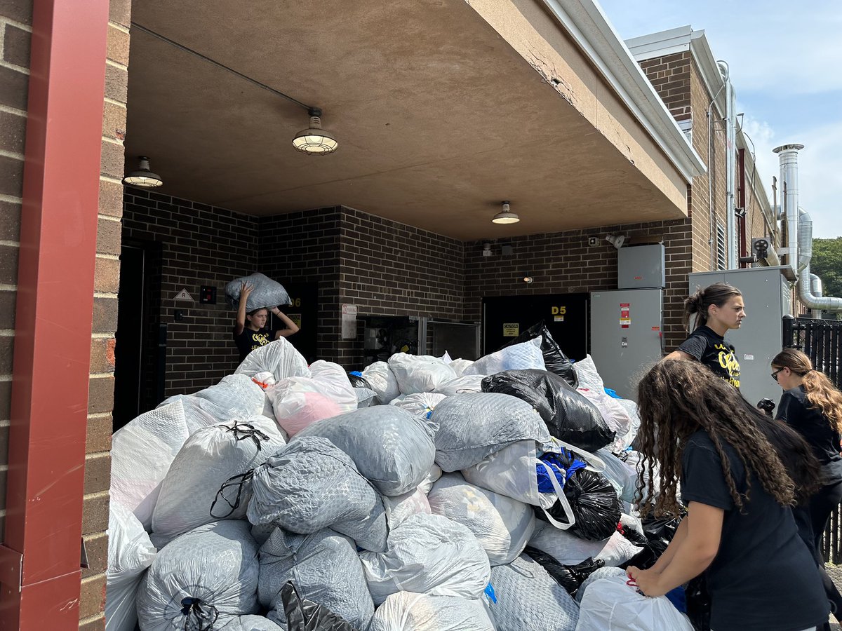 Thank you to all who donated to our clothing drive today and making it a success! We collected 328 bags! Thanks for the support! 🖤📣💛