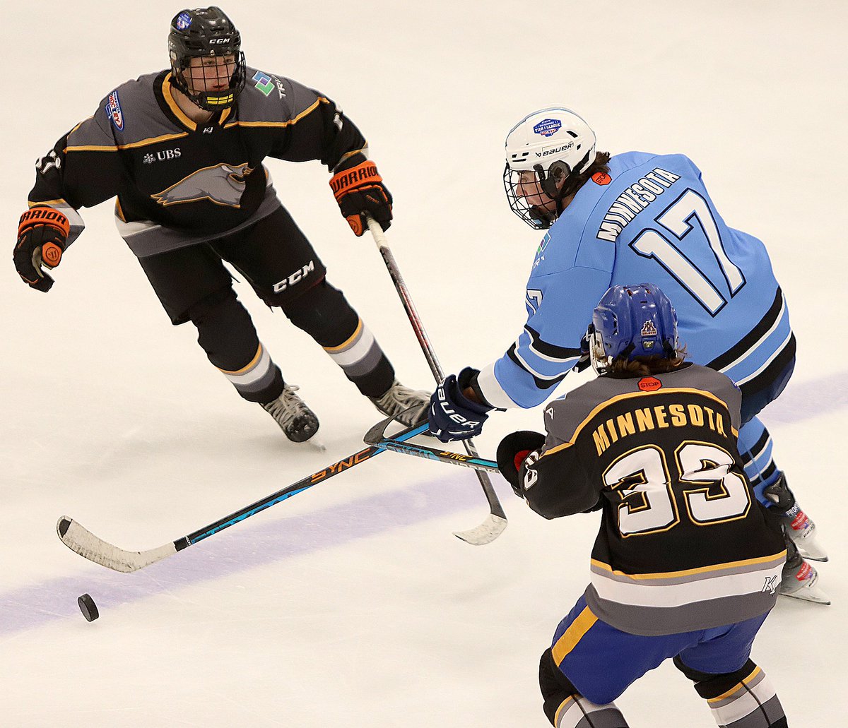 MinnHockeyHP's tweet photo. 14U TIER I:  Evan Wanner (Moorhead) scores twice, adds two assists as Blue Ox defeat Grey Ducks 6-3. Hudson Carvieau (EGF) adds goal and an assist as Blue Ox improve to 4-6-1 on season. Shots 31-20, Ox.
https://t.co/DS8gX6FNtU
#ccmhp14u https://t.co/TTG1OJB7ZN