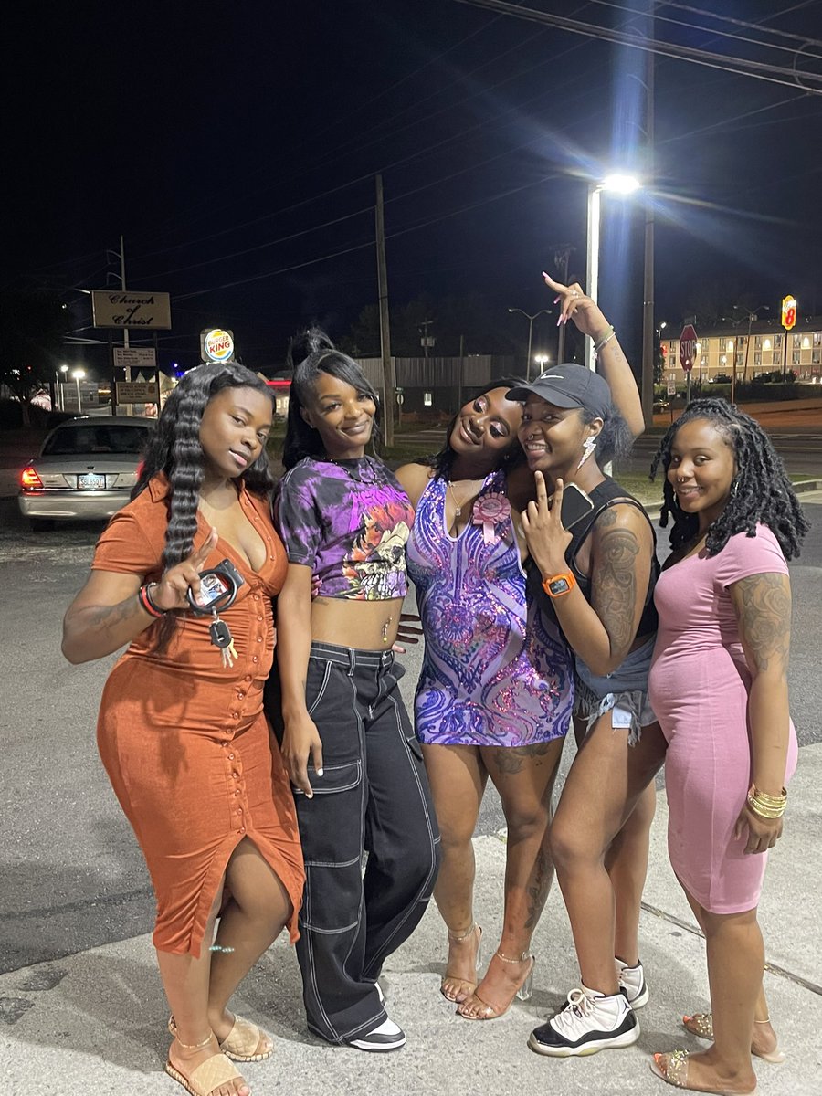 Slimmmbri's tweet photo. @HazelT__  &amp; @_TaMeeyahh  about last night 💖‼️ https://t.co/mEKIj3ZNTx