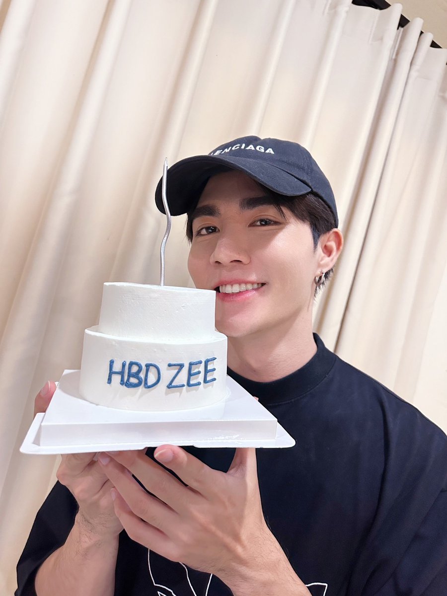 DomundiTV's tweet photo. HAPPY BIRTHDAY ZEE @zee_pruk 🎂
Hope your special day brings you all that your heart desires.

#วันเกิดซีพฤกษ์คนเท่
#domunditv https://t.co/5L6FhSry4F