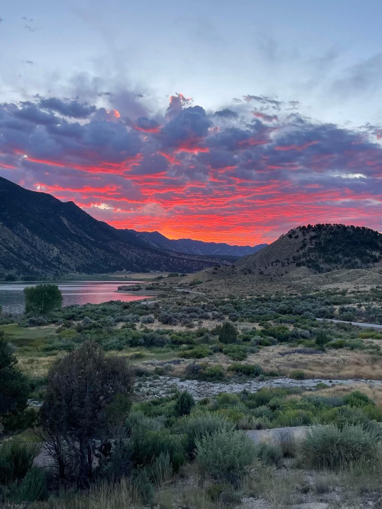 COParksWildlife's tweet image. A Bronco sunset just in time for the first Broncos game of the season tomorrow #GoBroncos

📍Rifle Falls State Park