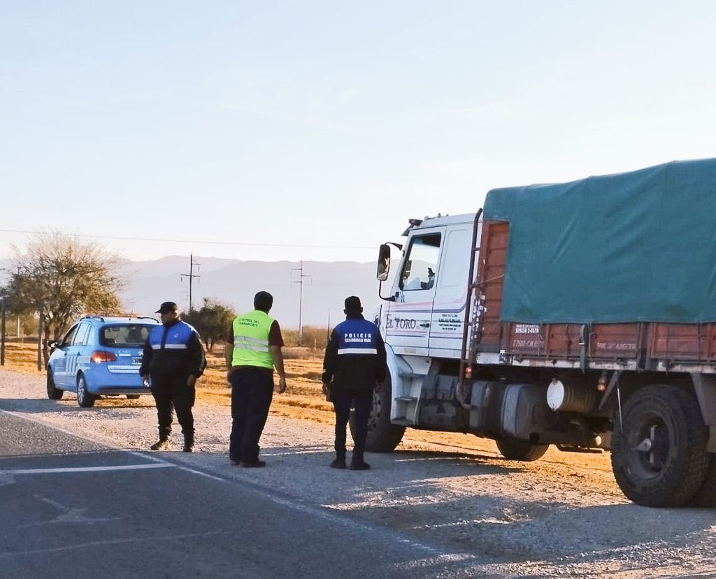 🔺🔻 CONTROL DE ALCOHOLEMIA EN RUTA 38 

La comisión Nacional de Regulación del Transporte junto a la policía de la provincia llevan a cabo acciones de seguridad y prevención en las rutas argentinas.
