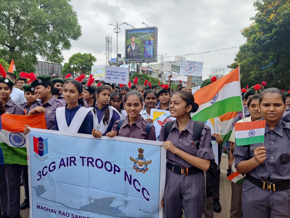 YOUTHOFCHHATTI2's tweet photo. *Mega Puneet Sagar Abhiyan* 5 local NCC units of raipur  and NCC Gp Hq Raipur conducted the event at Telibanda Raipur. https://t.co/lmCTXd2F4J