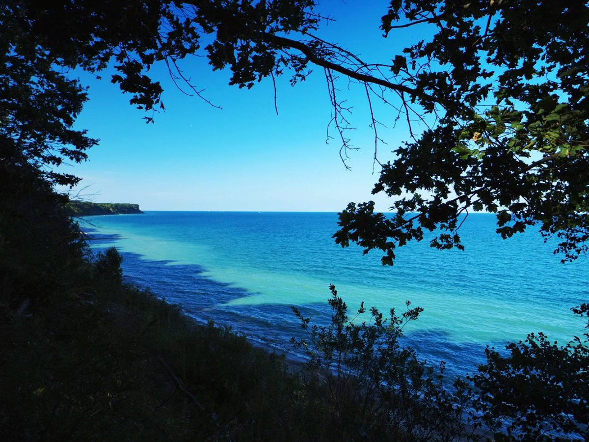 Lake Michigan views this afternoon from Grant Park in Milwaukee. #wiwx