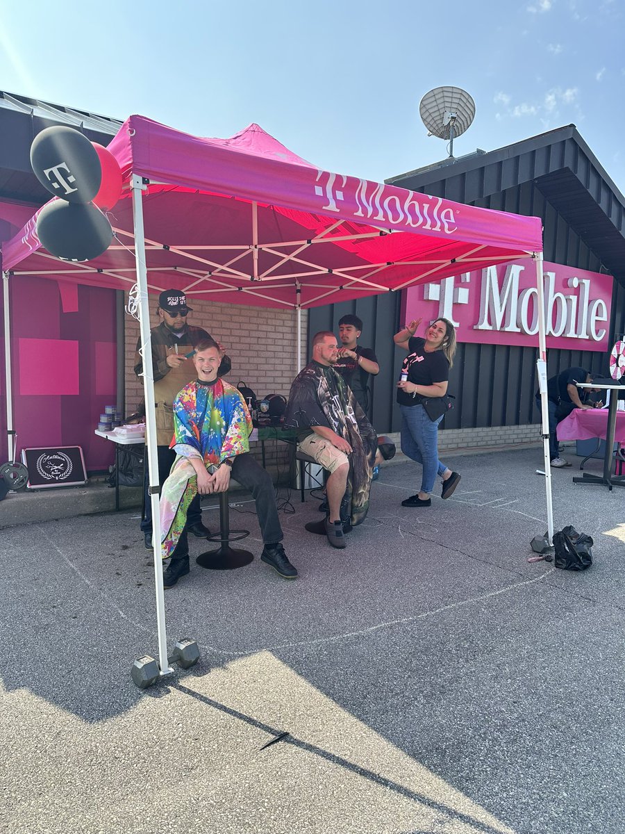 What an Eventful day! 🎉   We are truly thankful for the opportunities that have allowed us to support the community.  Special shout out to the vendors that joined us on celebrating Back to School! 📚✏️🚌 
#schoolsupplydrive #BackToSchool #TMobileTuesdays  #CommunityEngagement