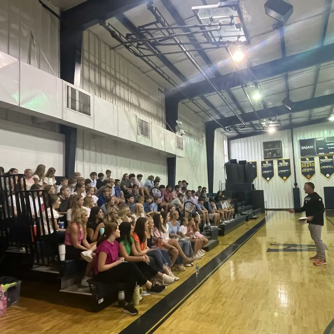WestAlabamaFCA's tweet photo. 📸 Huddle Photo Dump

1. Tuscaloosa Academy

2. Brookwood High School

3-4. Northridge High School - 92 kids in attendance!!

God is good!!

#FCAGreater https://t.co/4FmedtCI3N
