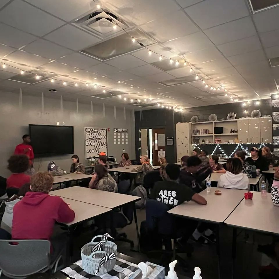 WestAlabamaFCA's tweet photo. 📸 Huddle Photo Dump

1. Tuscaloosa Academy

2. Brookwood High School

3-4. Northridge High School - 92 kids in attendance!!

God is good!!

#FCAGreater https://t.co/4FmedtCI3N