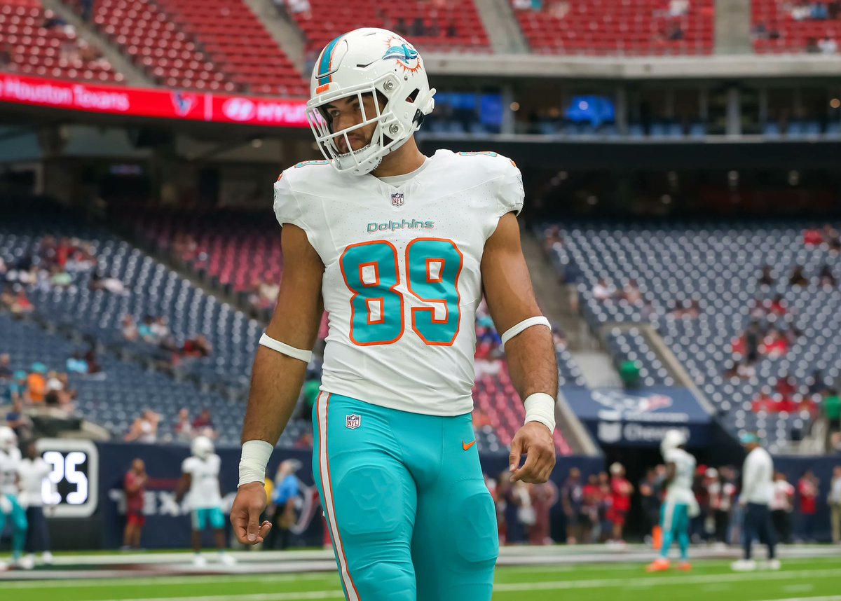 GoCamels's tweet photo. Camel vs Camel 

Tune in TOMORROW when Brevin Allen &amp; Julian Hill face off at 4:25pm EST 🔥🐪

@Chargers x @MiamiDolphins https://t.co/TDjQSbgQCy