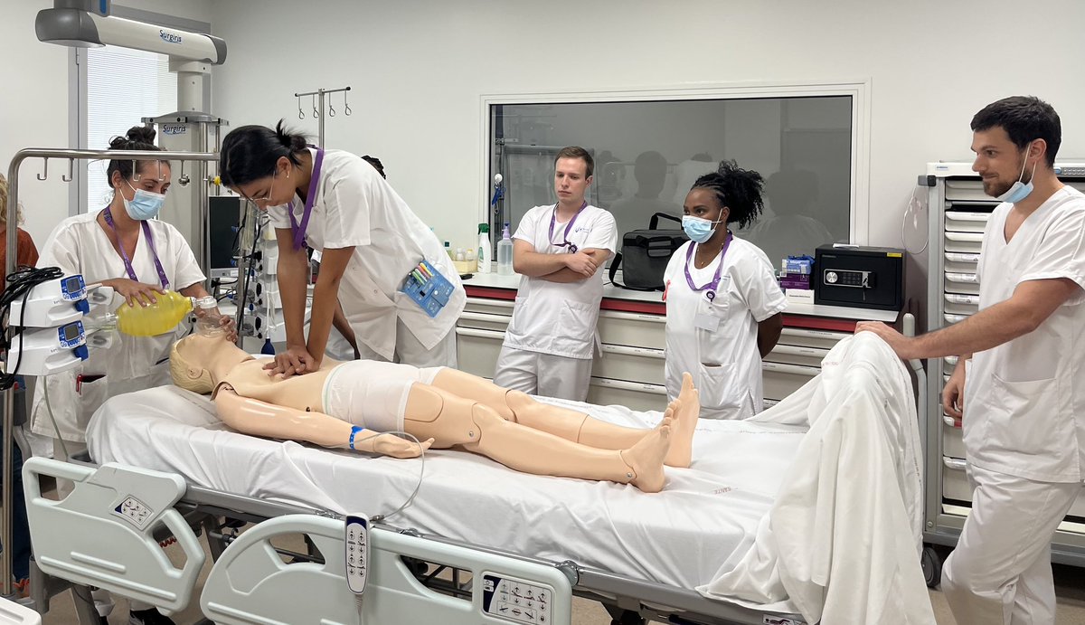 Cesu2A's tweet photo. Les nouveaux étudiants infirmiers (L3) du service réanimation du CHA ont bénéficié d'une formation sur l'arrêt cardiaque et un training massage cardiaque.
Bon stage à eux !!!👊
Merci à Graziella et Marie-Paule🥰
#cesu2a #chajaccio #jamaislapremierefoissurlepatient #ifmsajaccio https://t.co/o37vnPuImS