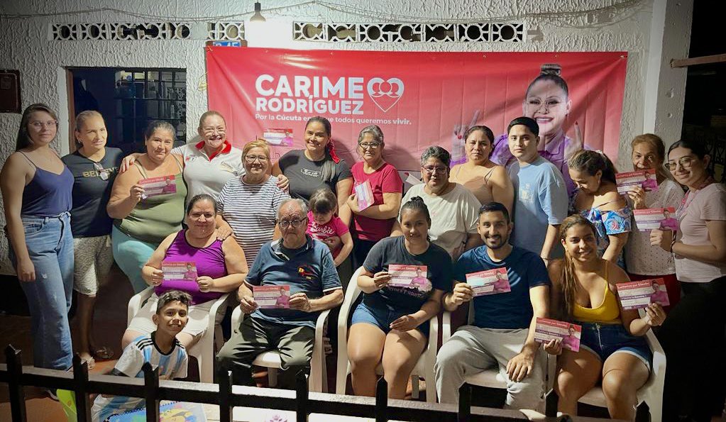 soycarime's tweet photo. ¡Familias de la semana!

No importa el asentamiento, barrio, comuna o vereda, llego a cada rincón de nuestra amada #Cúcuta. 🙌🏼

Me llena de alegría conocer familias y escuchar sus historias que me hacen ver la esencia de los cucuteños. 💜

#LuchemosPorCúcuta #ConcejoL1 #L1 https://t.co/vxpGOXl5ic