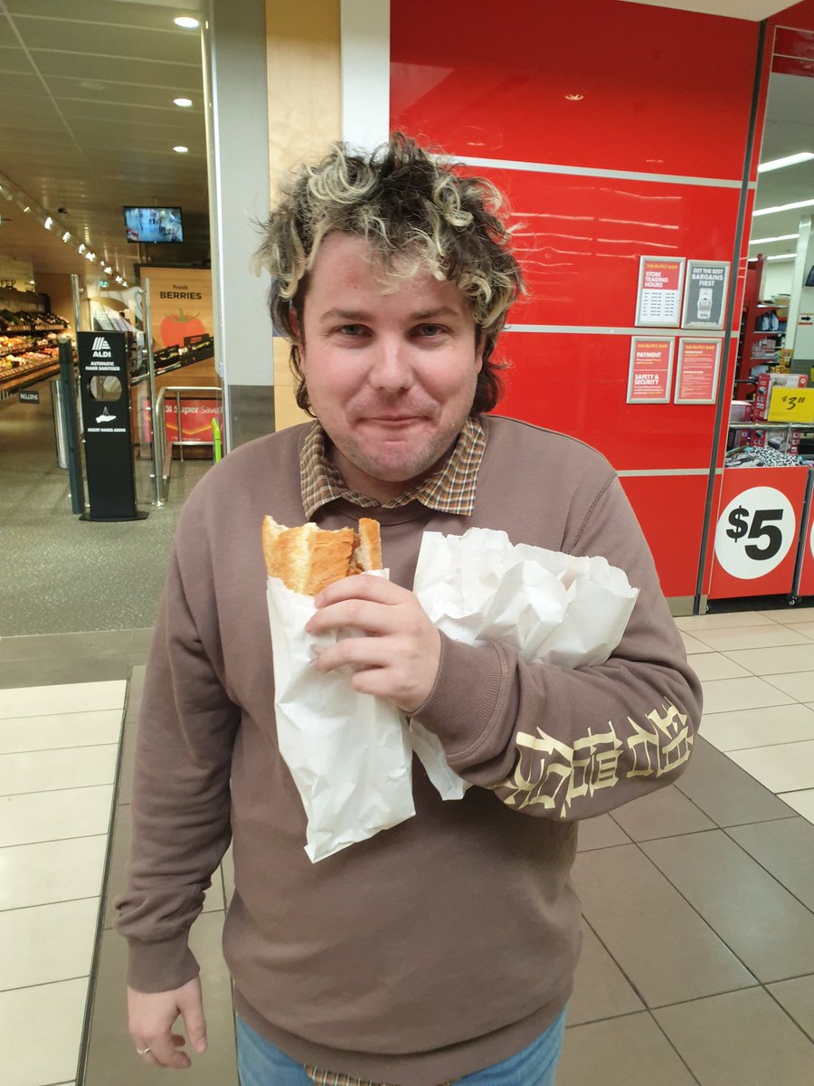 SSBMAST's tweet image. &quot;you actually don&apos;t get any happier than 3 banh mis&quot;
