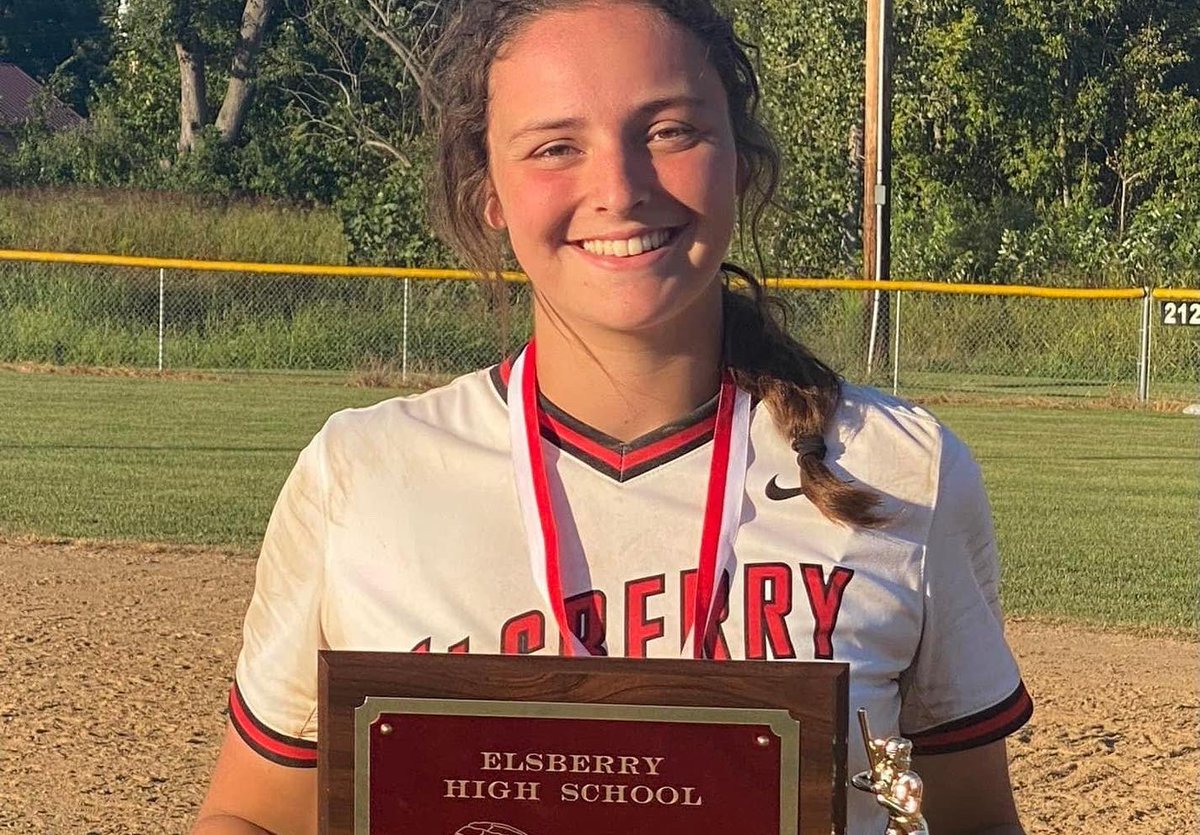 MWFutures18's tweet photo. Our girl Ashlyn Javaux was on fire this weekend! After coming back from a broken foot. First game back and she went for 2 for 4 with 3 rbis. Helping her Indians take home first place #AFSoftball https://t.co/YqAQ6zjOEv