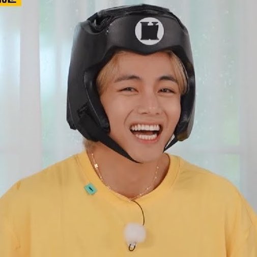 📆 #V Schedule TODAY

• Inkigayo at 3:20PM KST
• Running Man at 6:10PM KST