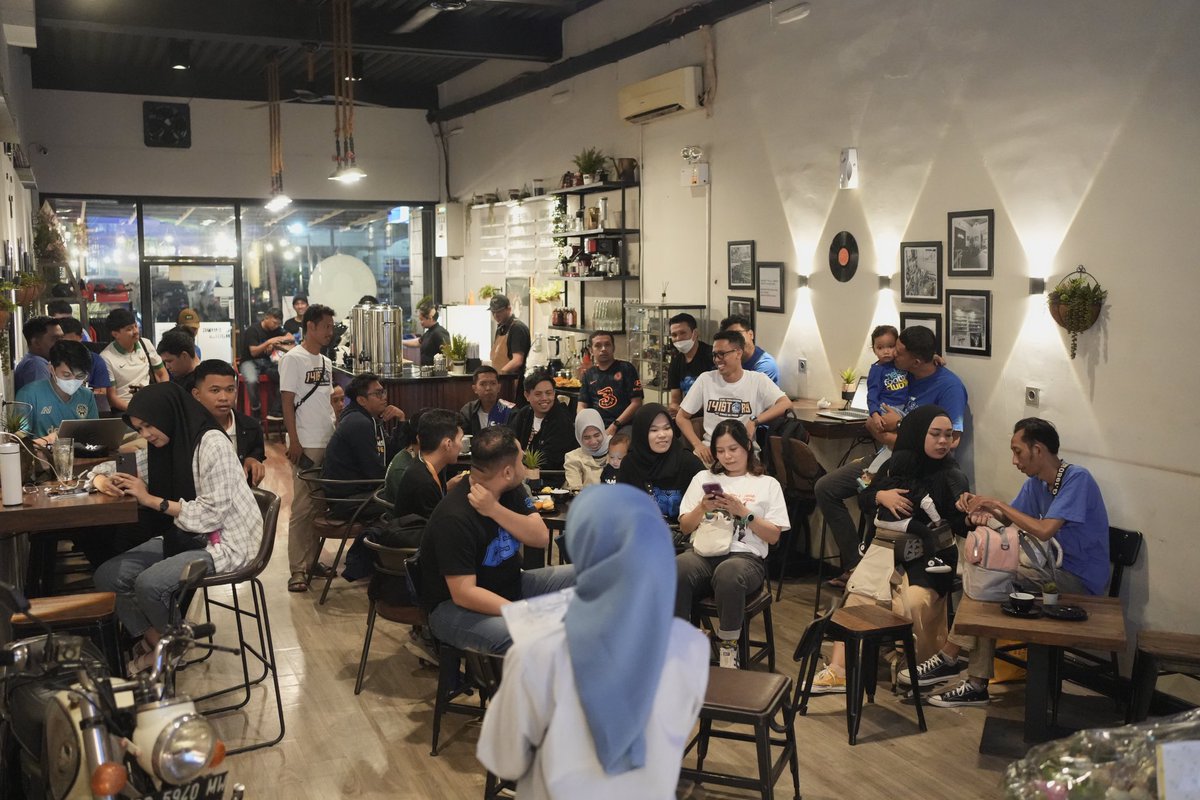 CISCmakassar's tweet image. #LatePost

Kemeriahan perayaan Anniversary 14 Tahun CISC Makassar 💙

Terima Kasih yang sudah hadir,
Terima Kasih sponsor dan support,

Tetap jaga kekompakan dan kebersamaan 🫶

This is CISC Makassar,
EWAKOO!!!

@chelseaindo_ofc 
#ThePrideofCISC #ThisisCISC #CISCMakassar #14Tahun