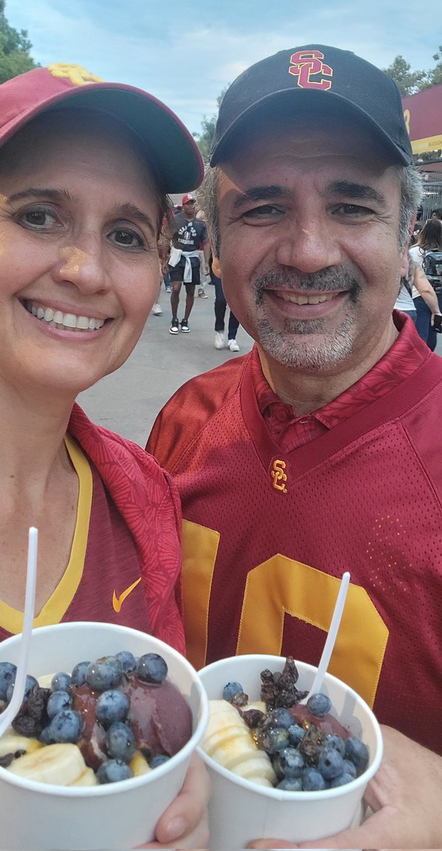YMonsour's tweet photo. #USCselfie ✌️❤️💛 https://t.co/WFZjHgXepb