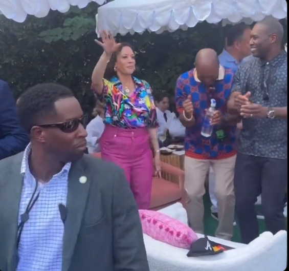 LyMoula's tweet photo. kamala harris with a razor ramon inspired fit https://t.co/VwRoFRbxtP