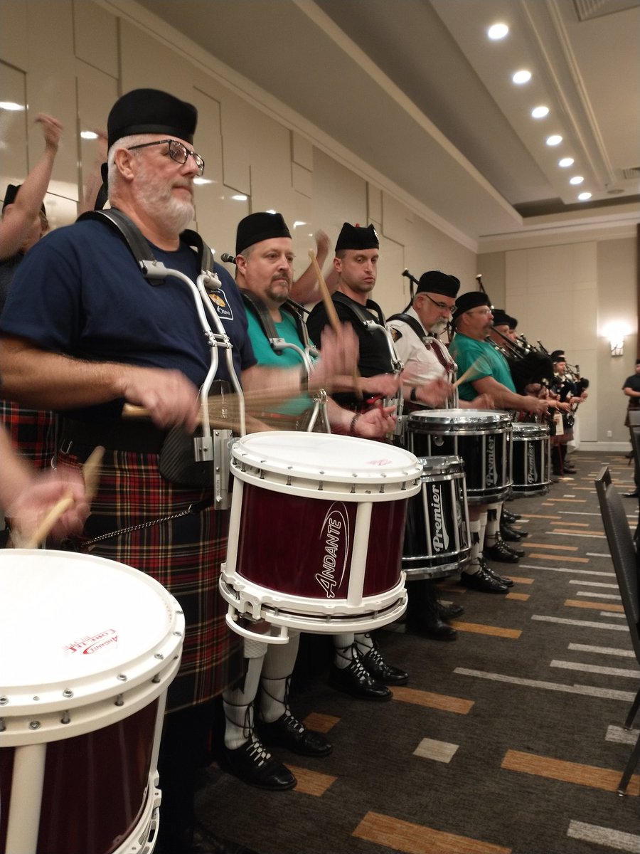 CanFirefighters's tweet image. Wow, what a honour for families at the dinner. Thank you combined pipes and drums.