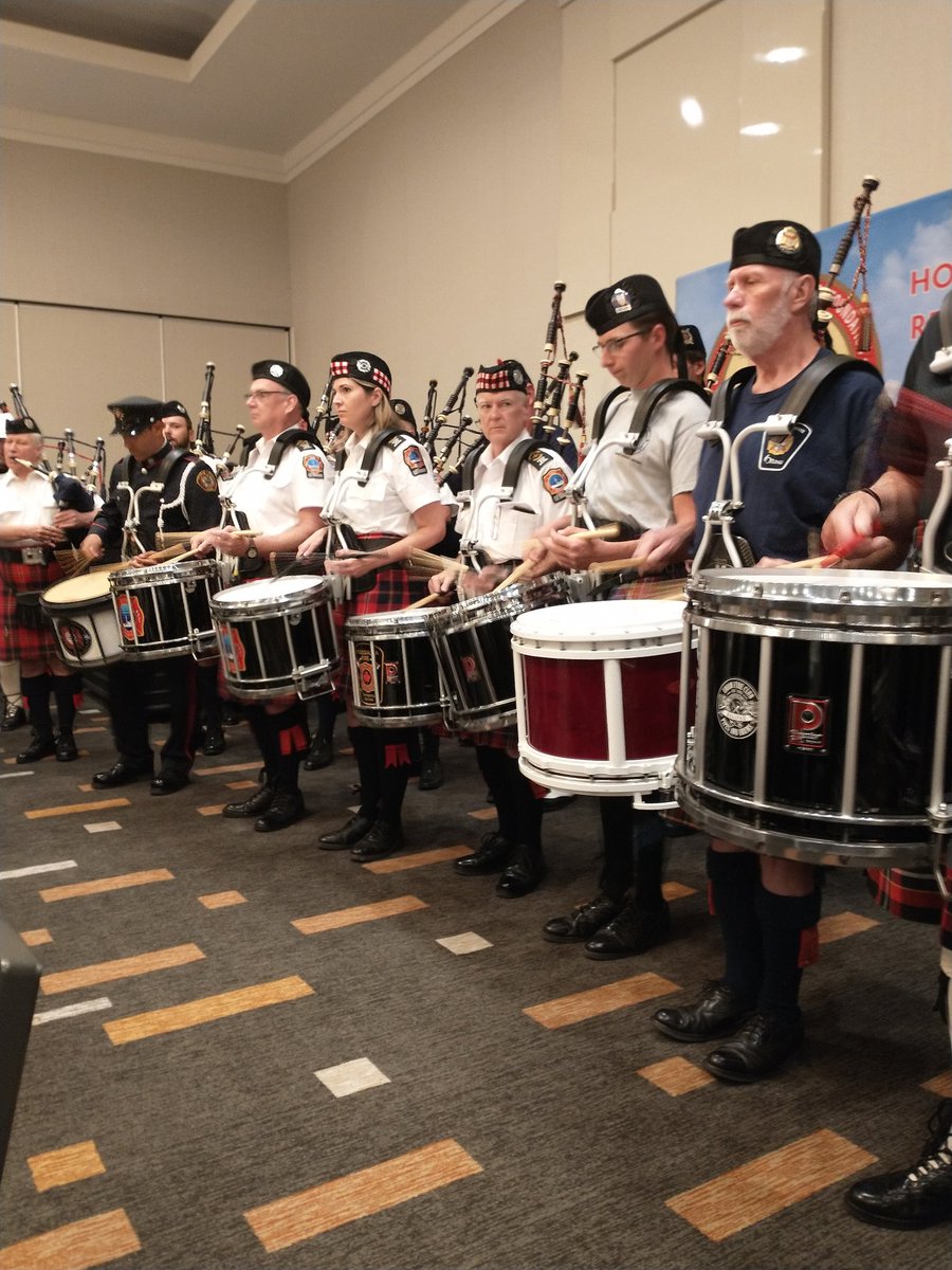 CanFirefighters's tweet image. Wow, what a honour for families at the dinner. Thank you combined pipes and drums.