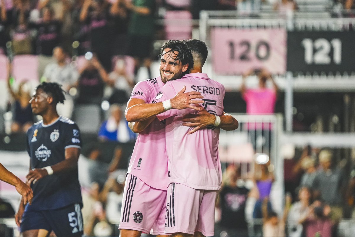 radio10ec's tweet photo. (((🔴))) Deportes | El delantero ecuatoriano Leonardo Campana anotó un doblete con #InterMiamiCF para darle vuelta al partido 3-2 ante #SportingKC en la @MLS.

📸 @InterMiamiCF https://t.co/X93RipNDSk