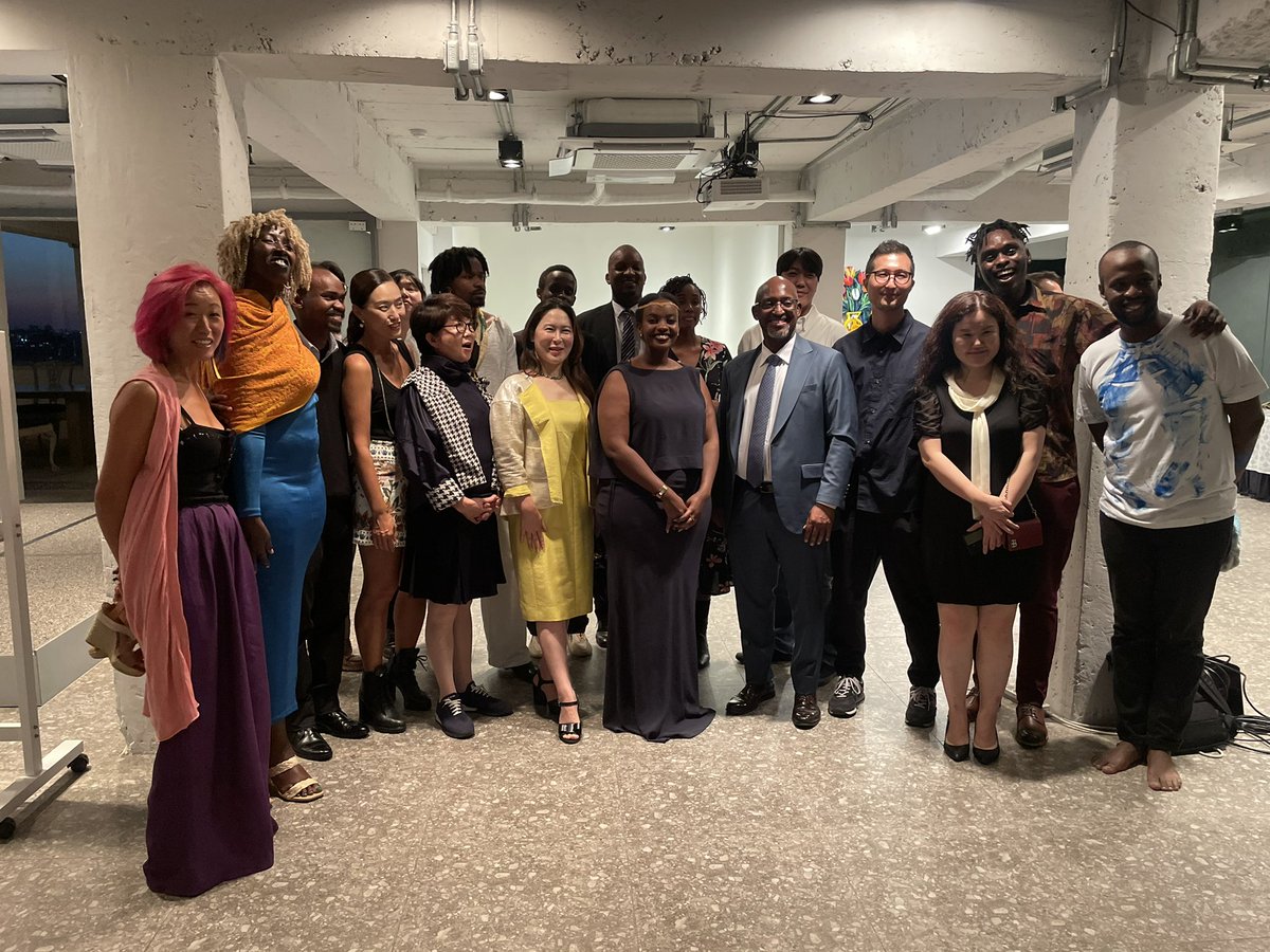 jemimaArtist's tweet photo. “African aurora” Rwandan contemporary Art exhibition curated by   Johann, Sungik and Natacha muziramakenga at gallery Desiego in South Korea/Seoul.
Special thanks to the Rwandan embassy in Korea @RwandainKorea for a warm welcome.
#SEOUL #visitrwanda #art #rwot https://t.co/gwzAsSaEk7