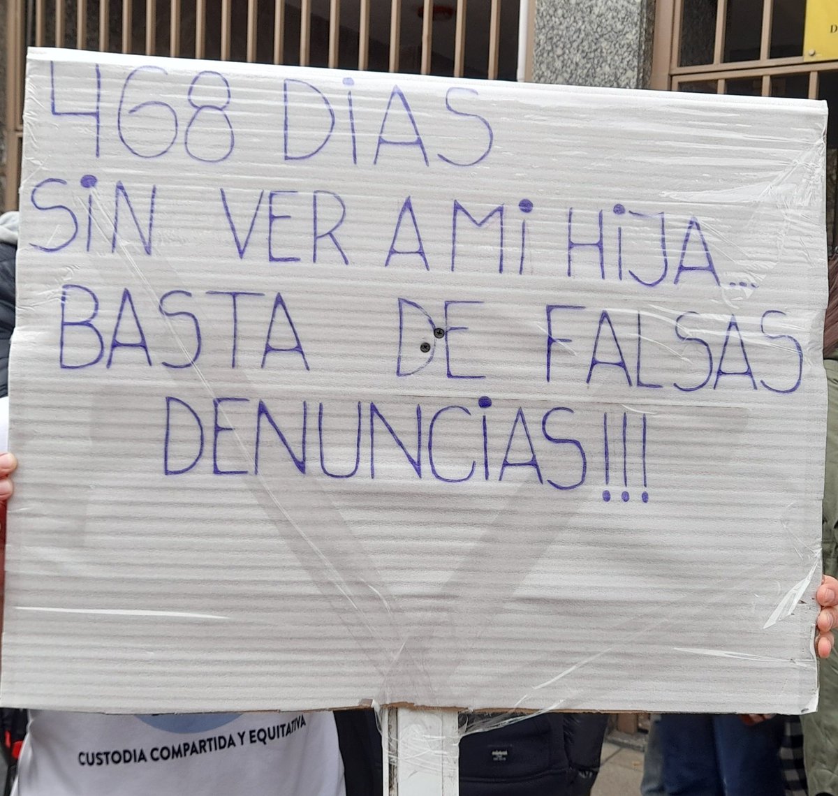 Uno de los miles de casos de #FalsasDenuncias que se dan en todo el país 🇦🇷
¿ Qué harías si te separaran de tus hijos sin razón o si te acusaran de un delito que no cometiste?
<a href="/BetianaTebache/">Betiana tebache</a>
<a href="/CrianzsanaBahia/">Crianza Sana Argentina</a>
<a href="/rodriguezvaleok/">VALERIA RODRIGUEZ.</a>
<a href="/OFDArgentina/">Observatorio</a>
#DiaMundialdelasFalsasDenuncias