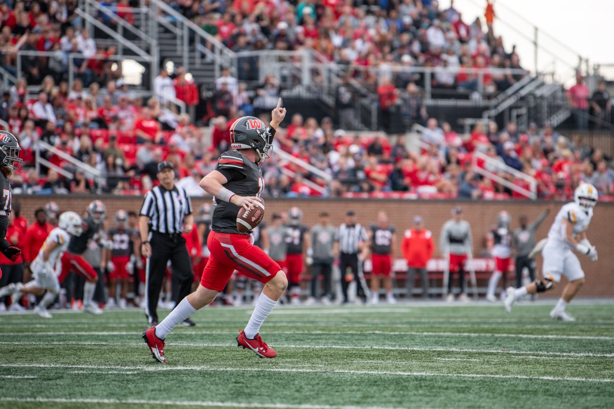 IWUWildcats's tweet image. ‼️ WILDCATS WIN ‼️

@IndWesleyan_FB holds on to beat Valparaiso 24-22 tonight in their home opener! 🏈

#BothAnd | #OneBlood