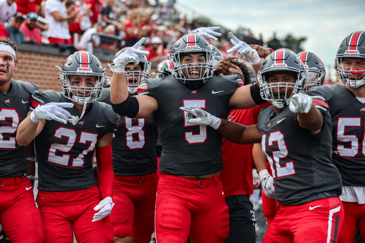 IWUWildcats's tweet image. ‼️ WILDCATS WIN ‼️

@IndWesleyan_FB holds on to beat Valparaiso 24-22 tonight in their home opener! 🏈

#BothAnd | #OneBlood