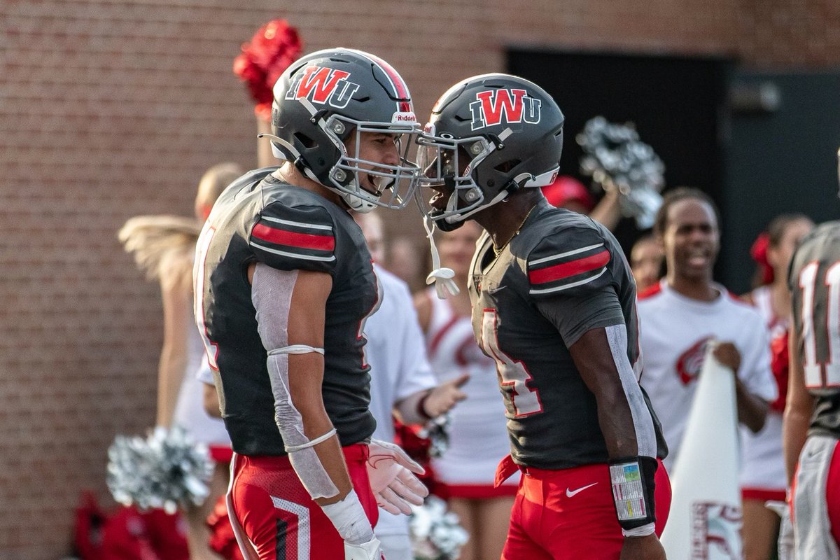 IWUWildcats's tweet image. ‼️ WILDCATS WIN ‼️

@IndWesleyan_FB holds on to beat Valparaiso 24-22 tonight in their home opener! 🏈

#BothAnd | #OneBlood