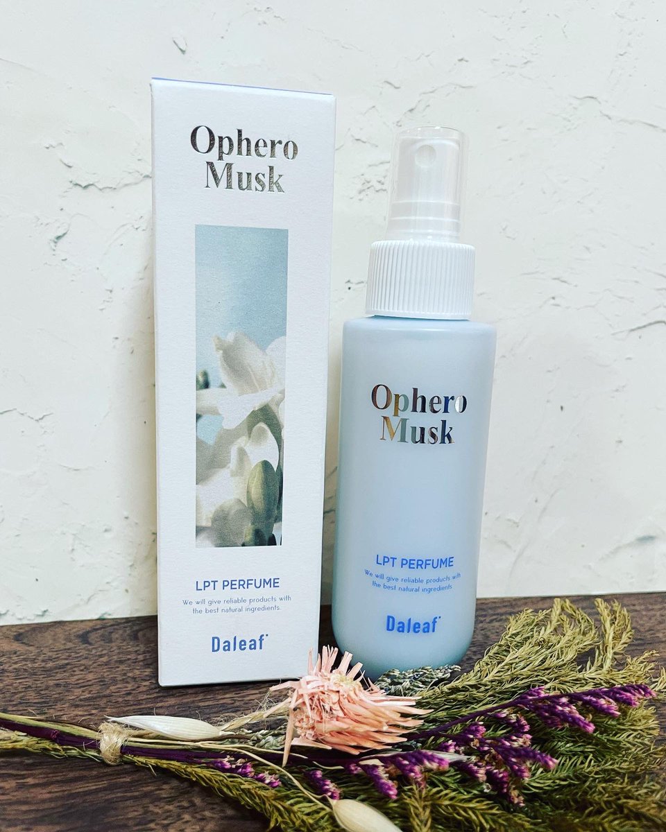 opimama's tweet photo. ダリーフ
LPTケラチンパフュームヘアパックインミストを使っています。
パサつくダメージヘアにツヤを取り戻して指通りのいい髪に仕上げてくれるんです。
香りも良くてお気に入り😊

#Daleaf https://t.co/dNeW1f5y4y