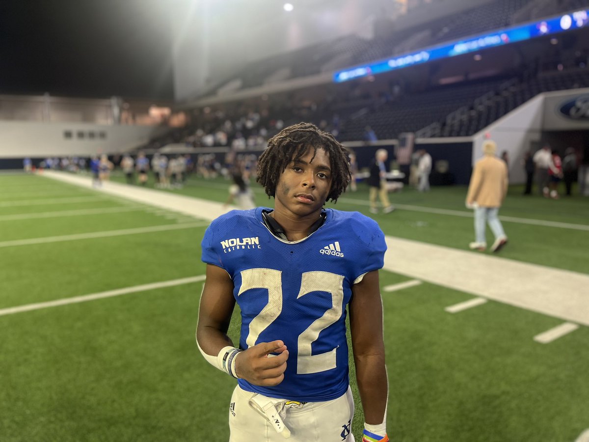 CorumKaleb's tweet image. ‘25 Robert Jones II is a three down back. 

Jones II is a strong runner and does not shy away from dipping his shoulder to gain more yards. He has good hands that make him affective in the passing game. 

@TXPSMedia I @RJII2025 I @NolanCatholicFB