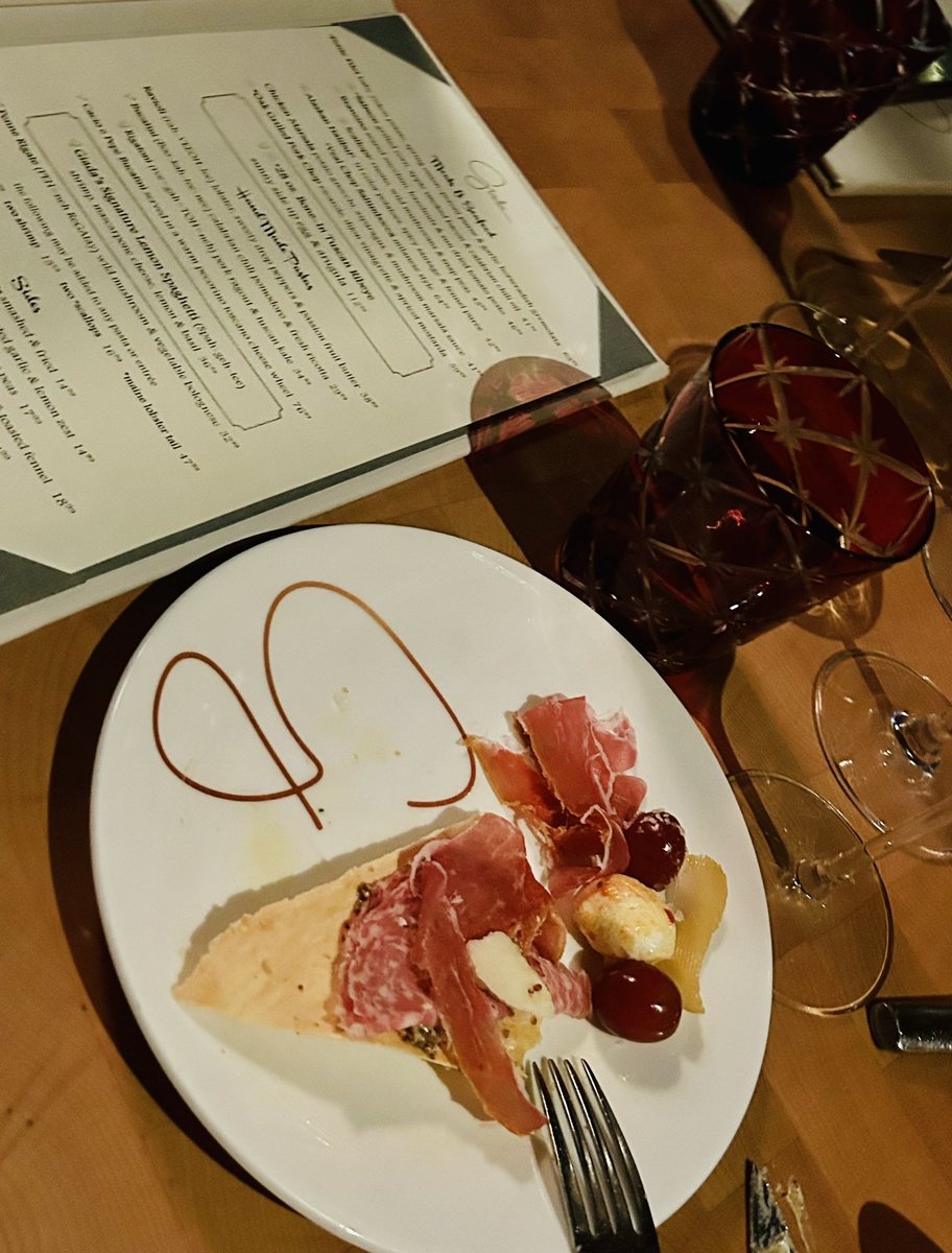 katdiva1's tweet image. 🤩😋 #lemonspaghetti 🍝 #GiadaLasVegas #Giada’s #Vegasbabay #LasVegas