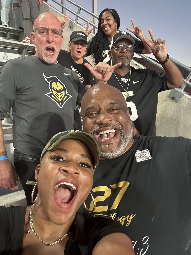 cocofox77's tweet photo. #UCF #ucfknightsfootball #ucffootball #ucfdefense https://t.co/SNEXrK18Gc