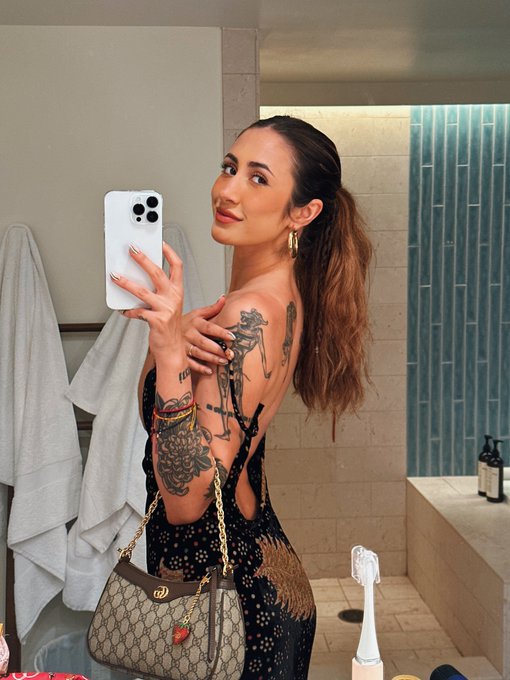 Retweet if you find me cute and visit my media to get more of my sexy content. https://t.co/KPQcYH2c