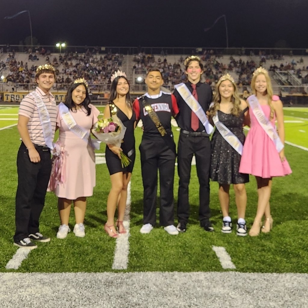 Cen10Hawks's tweet image. Cen10 Homecoming Game!! #Barbie #Block10 #Hawkyeah #HocoCourt