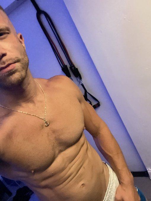 A little resistant band workout from home before going out in Wilton Manors https://t.co/Hw9IErwV0e