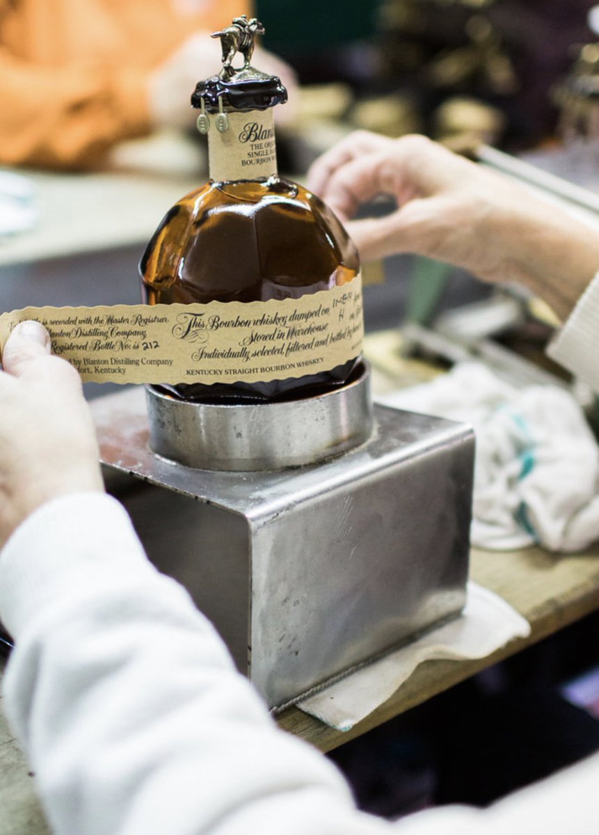 🥃 Cheers to Bourbon Heritage Month! Did you know that Bourbon must be made in the USA to earn its name? Blanton's Bourbon proudly upholds this tradition, crafting the finest whiskey right here in the heartland. Raise your glass and savor the true spirit of America! 🇺🇸