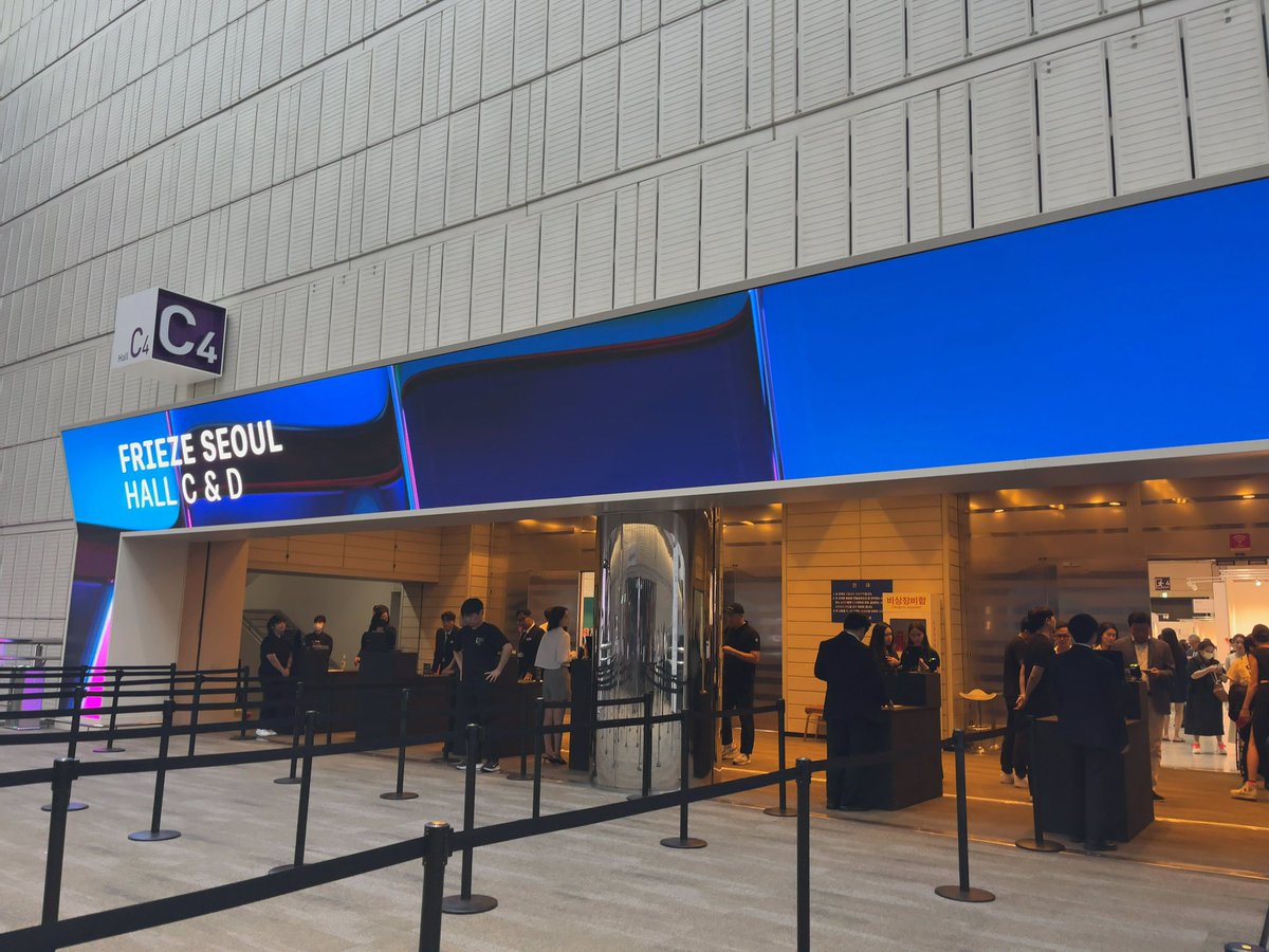 cryptoartfes22's tweet photo. Frieze Seoul https://t.co/ZRoED76OGQ
