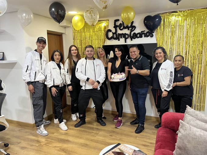 Hoy me cantaron el cumple de nuevo ❤️ https://t.co/CVUqiEtg9W<a href="/tag/desnuda"class="tags"><span>#desnuda</span></a>