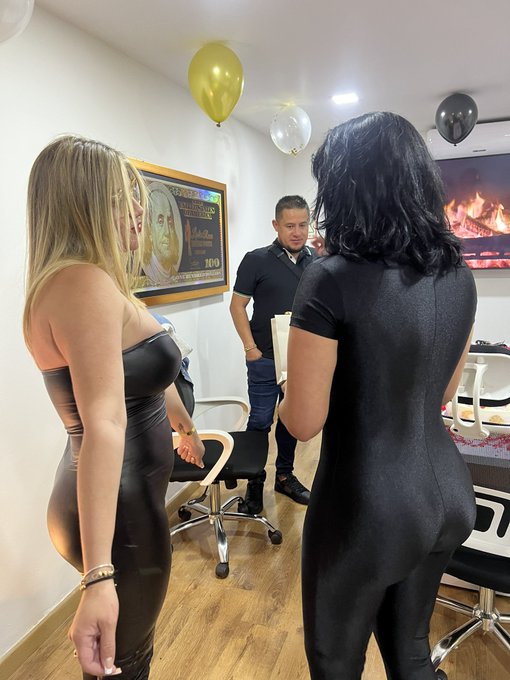 Hoy me cantaron el cumple de nuevo ❤️ https://t.co/CVUqiEtg9W<a href="/tag/desnuda"class="tags"><span>#desnuda</span></a>