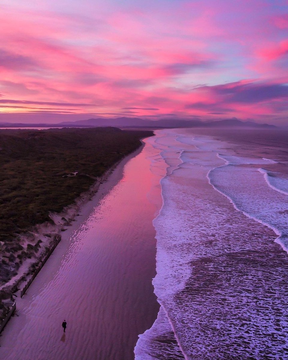 Mornings in Gippsland look like this 😍💗

📍 Sandy Point, 2.5 hours south west of Melbourne on Gunaikurnai country
📸 via IG/activeloulou