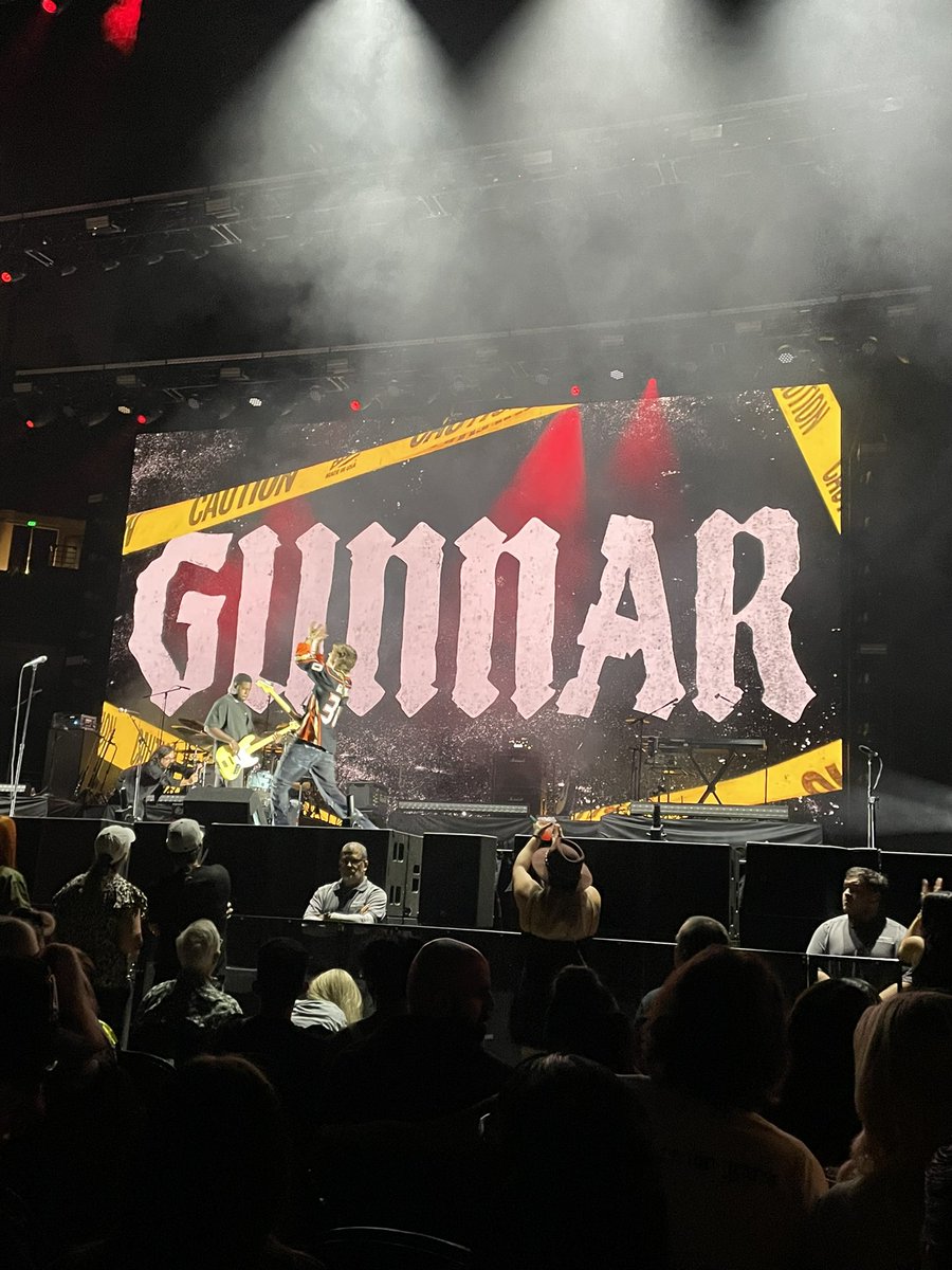 I thought “gunna” was opening for @gwenstefani but turned out to be a white guy named “Gunnar”. Not great.