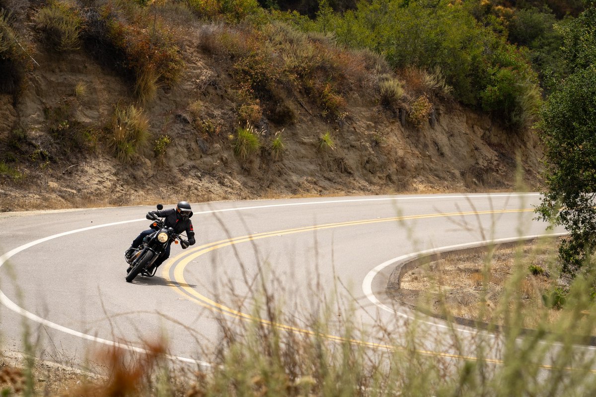 MotorcyclistMag's tweet photo. Burning daylight, Part II. Photos: @josephagustinphoto @air_d617
#EngageScramMode
#ReadySetScram
#FuelYourLifestyle
@royalenfield
@RoyalEnfield_NA https://t.co/EGPHgAtCU4