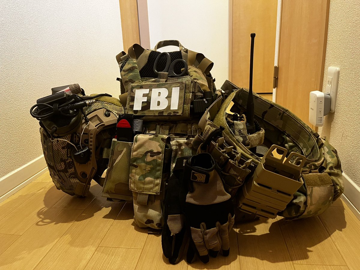 hkdash011's tweet photo. 長年の夢、FBI HRT装備ようやく完成しました。
これで長い長いマルチカムの旅も終了です。
#FBI #HRT #multicum https://t.co/FX2MEaKe3L