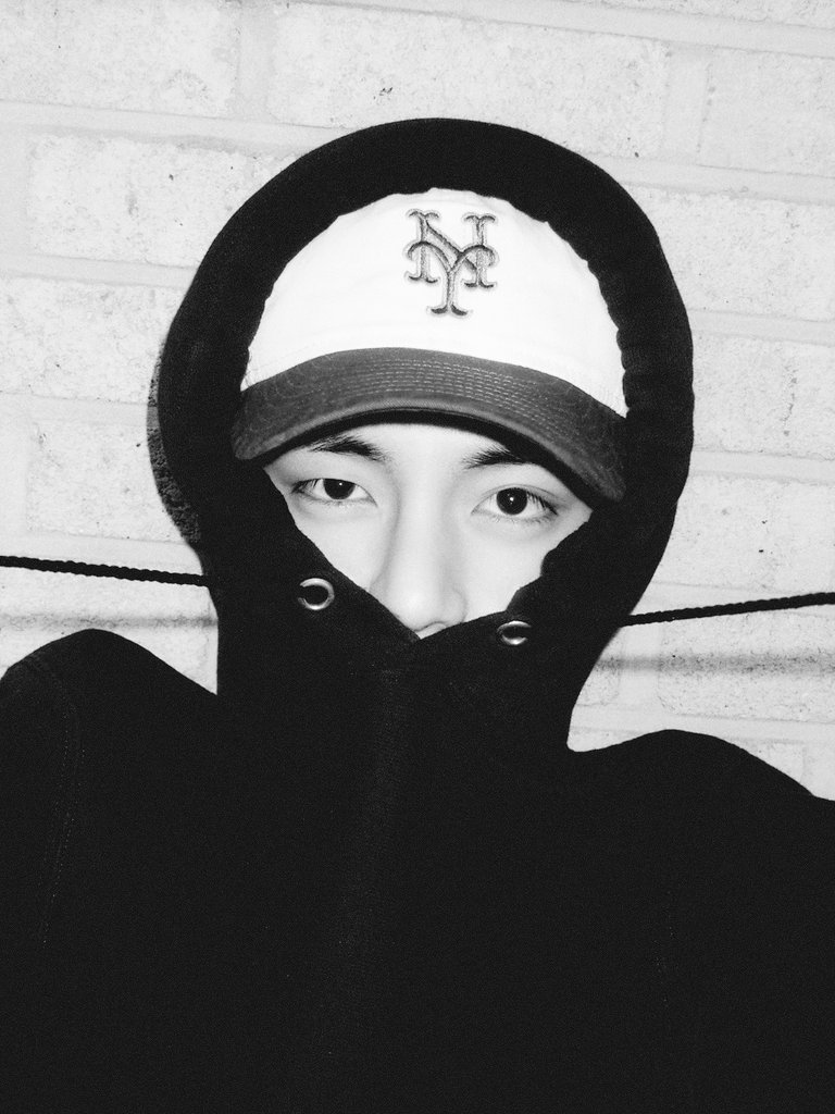 eginahrd's tweet photo. The thief. https://t.co/RBvEYb0YlC