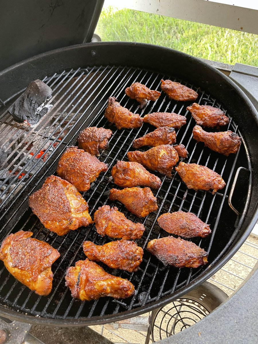 TraderNole's tweet photo. @CowboyCharcoal 
Loving the Cowboy Lump… Ive been churning out some of my best and most flavorful food in years. Gave up on my pellet smoker, dusted off my kettle and  haven’t looked back. https://t.co/WxX9JtmoBo