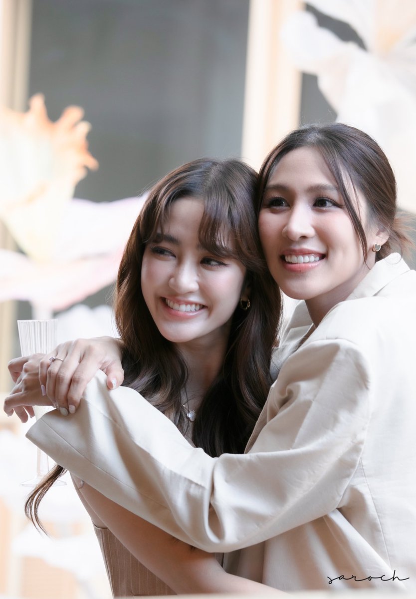 Sarochj's tweet photo. เอมพริมน่าร๊ากกก #bareclub #baregrandopening #TeamAIMazing https://t.co/PvYVtlDISK