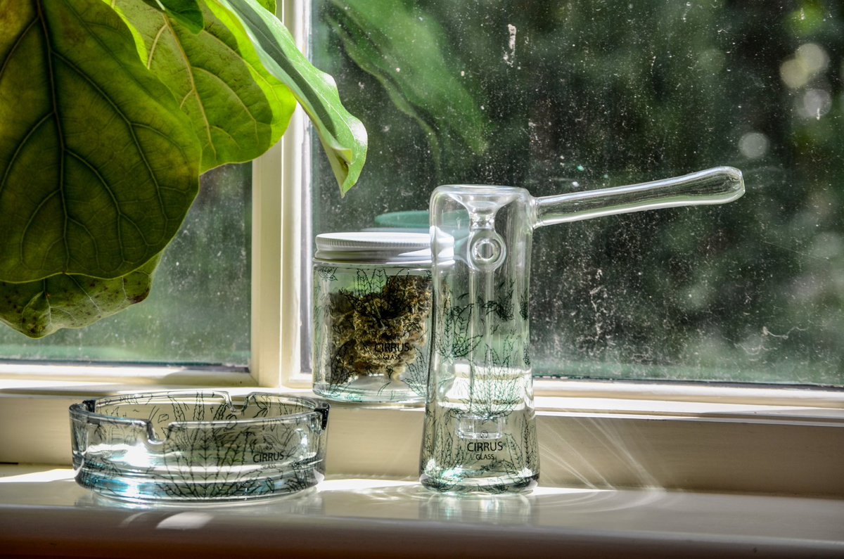 CirrusGlass's tweet photo. Upgraded afternoon sesh aesthetic. 

#Mmemberville #cannabisculture #SmallBusiness #art https://t.co/6zJsC5u1Eh