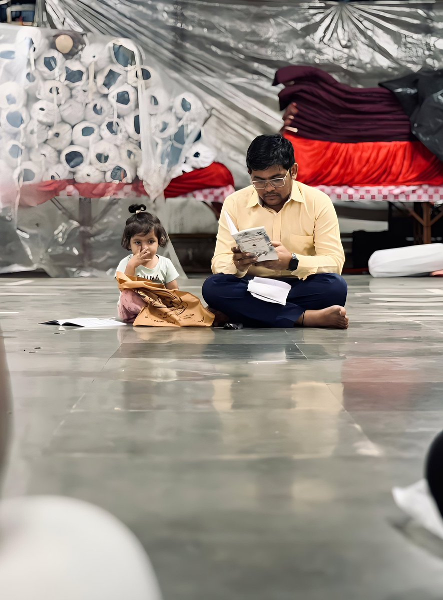 JagoJainJagore's tweet photo. 🙏Jin Shasan Nu Ujjwal Bhavi🙏
👉18 months Dikari @ Pathshala with her Father..🙏🙏
#HumChalePathshala #JawaharNagar
#GoregaonMumbai https://t.co/AhmHCUMzkY